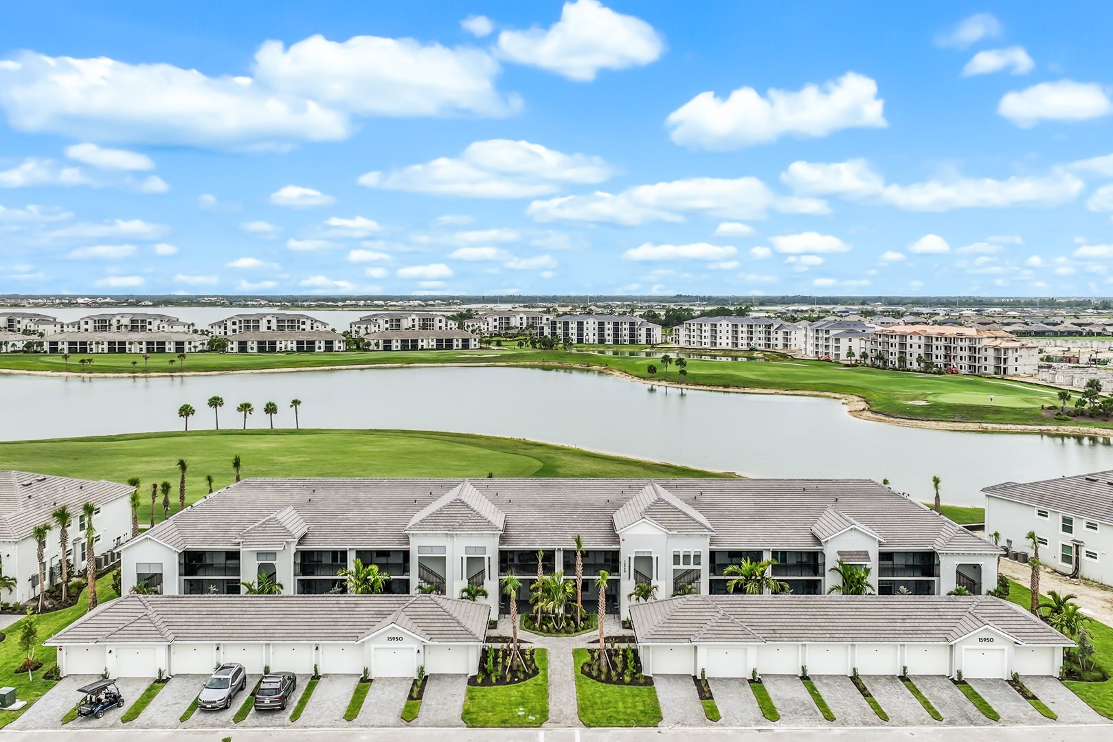 Babcock National 2nd Floor Veranda Condo w Garage