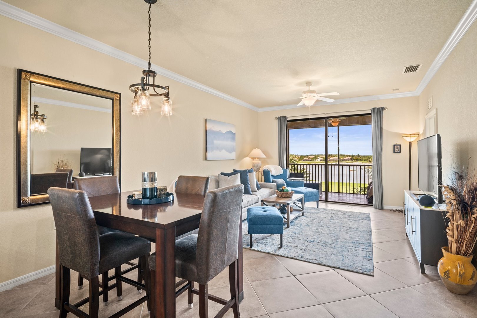 Dining Room seating for 4