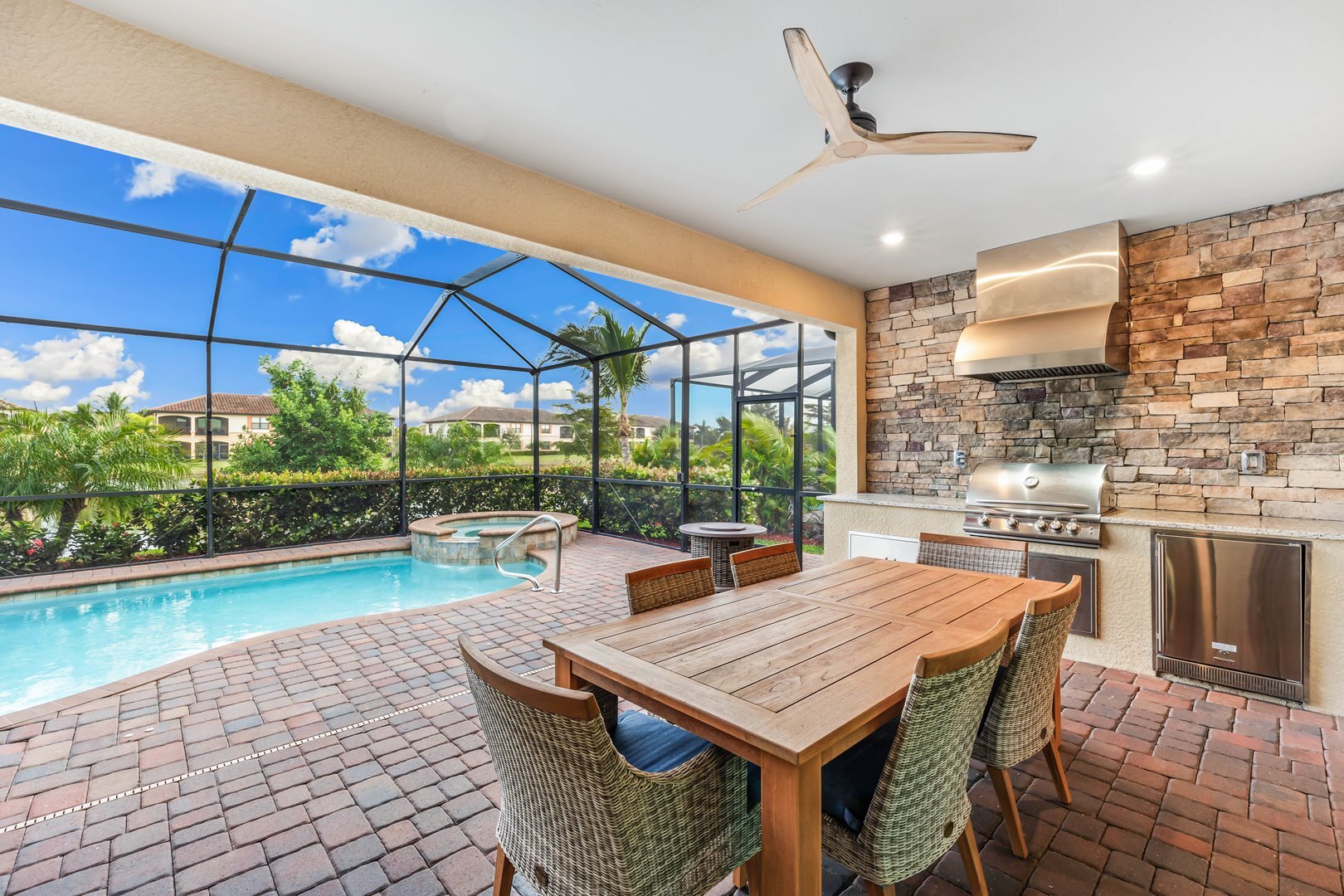"Blaze" Outdoor Grill / Kitchen. Pool & Spa