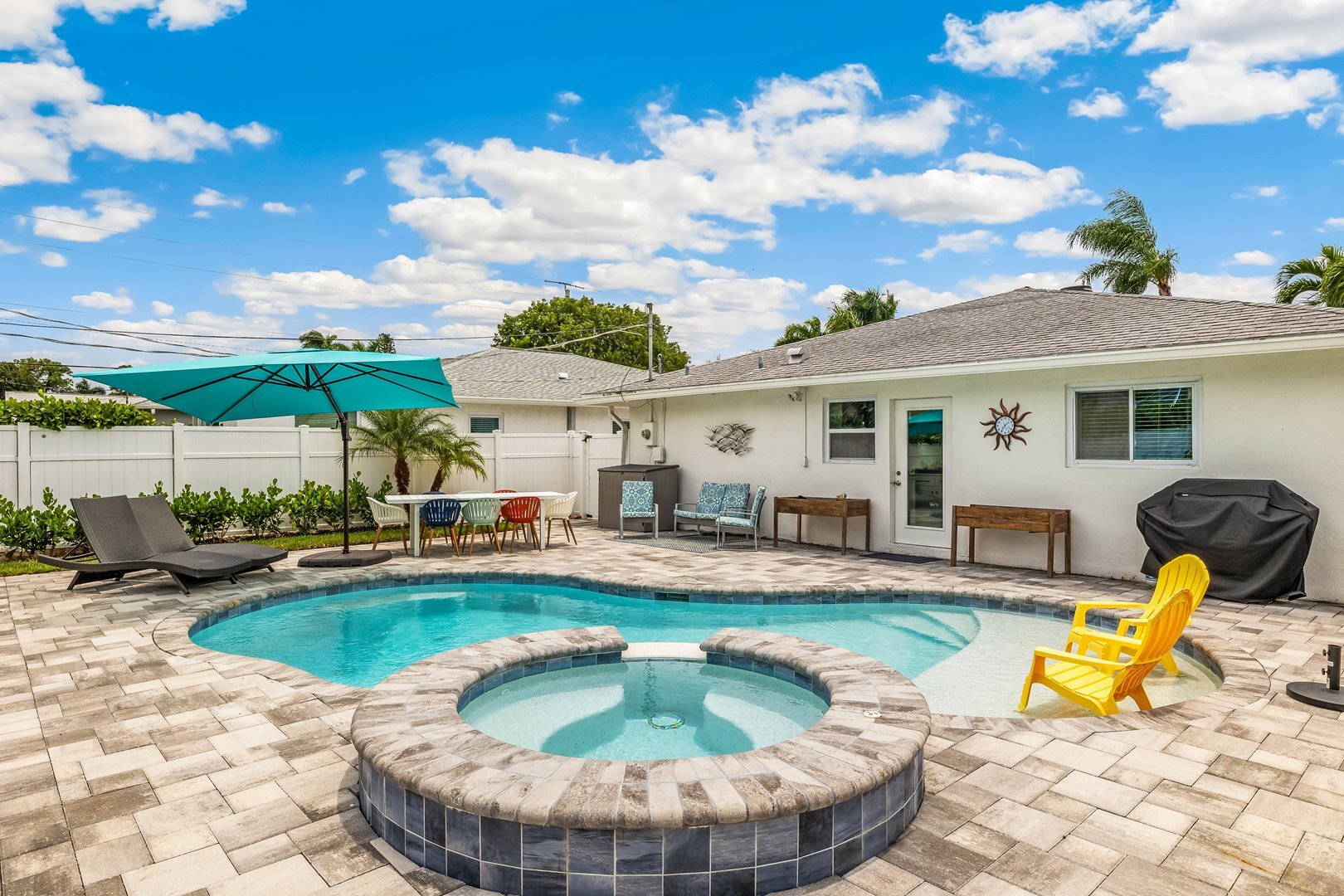 Welcome to Paradise in Naples Park